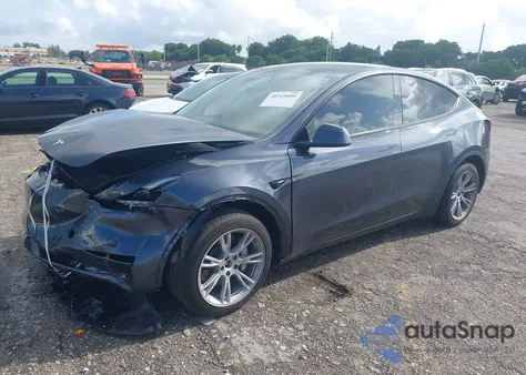 2023 Tesla Model Y z USA, uszkodzony, nr VIN 7SAYGAEE1PF968969